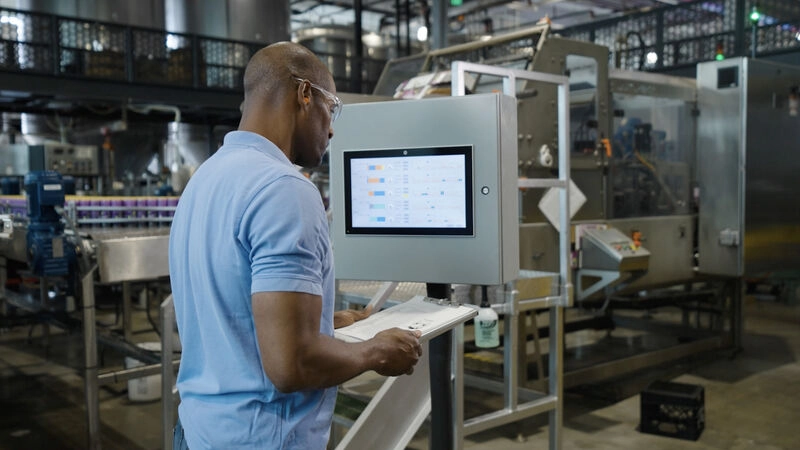 What to Look for in an Industrial Touchscreen Monitor in 2026