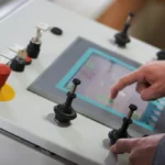 Écran tactile résistif : fonctionnement et principaux avantages
